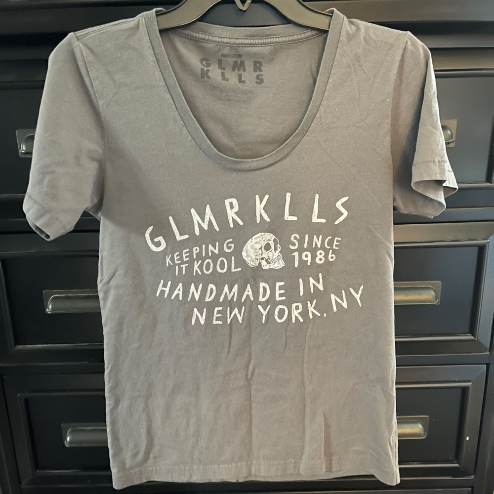 Grey t shirt